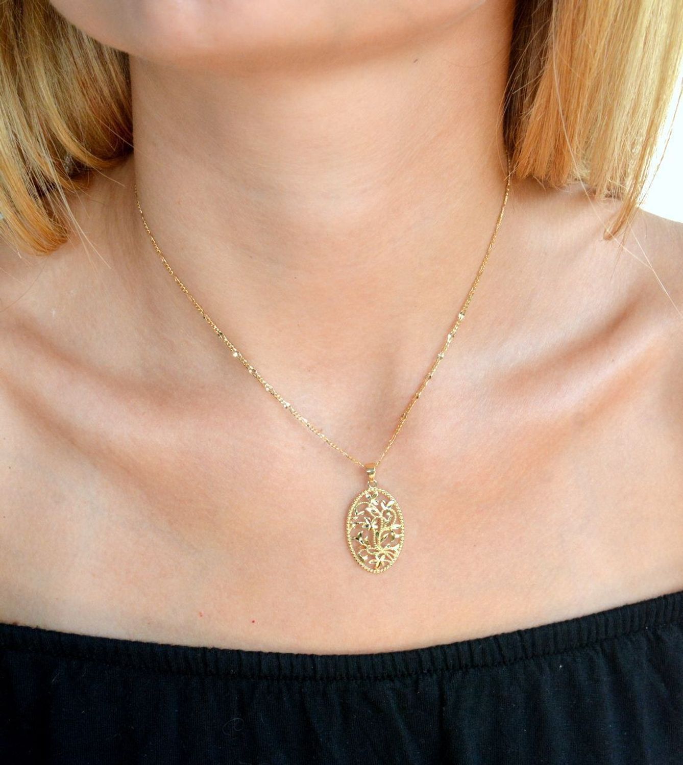 Złota zawieszka 375 owalna z ozdobnym motywem kwiatów ZA 5935 375. Złota zawieszka 375. Złoty wisiorek owalna. Złota zawieszka damska. Zawieszka damska  próby 375. Złota zawieszka na prezent..jpg